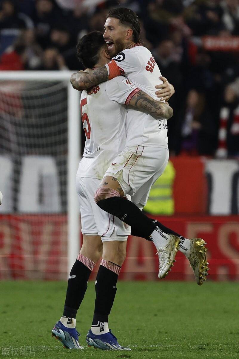 窗口期欧联焦点战，塞维利亚内部沟通，压力陡增，临场指挥获称赞的简单介绍